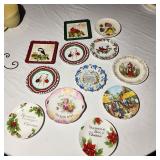 Lot of vintage decorative plates