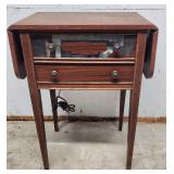 Vintage radio table powers on