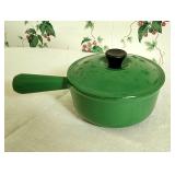 Le Creuset cast iron pot w lid