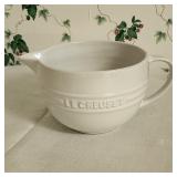 Le Creuset mixing bowl w spout