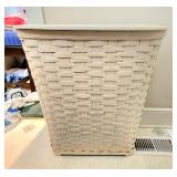 Vintage wicker hamper great shape