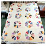 Vintage hand stitched quilt 80' x 73