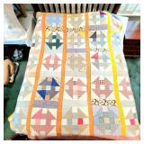 Vintage hand stitched quilt 80' x 74