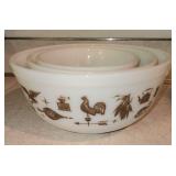 three Pyrex early American nesting bowls