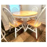 round pedestal dining table w 4 chairs