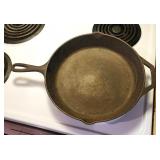 Lodge 10' cast iron frying pan