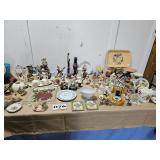 Table of figurines & other collectibles
