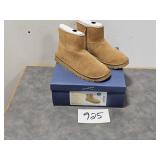 NEW Size 9 Boots