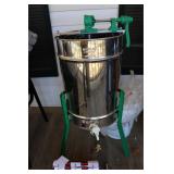 2 frame honey extractor