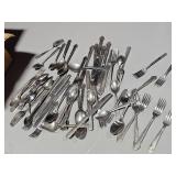 60 pieces of flatware