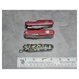 3 SWISS ARMY KNIVES
