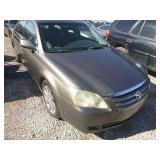 2005 TOYOTA--AVALON