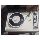 vintage record player (652D)