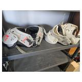 2 shoulder pads