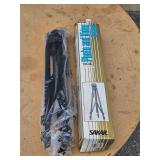 2 tripods - in the package / box