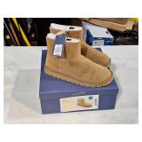 NEW size 9 boots