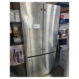 GE Refrigerator - no handles