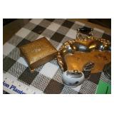 Metal trinkets and table lighters