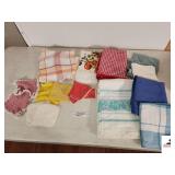COLLECTION OF TABLE CLOTHS & KITCHEN LINENS (NW BEDROOM)