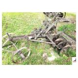 HORSE DRAWN DISC METAL SEAT - DOUBLE FRONT WHEELS - BLADES WORN - STEEL DEPTH LEVERS - WEIGT  RACKETS - 4 DISK PER SIDE - (OUTSIDE)