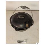 LODGE DUTCH OVEN USA 8DO - 4" DEEP - VAILED HANDLE WITH SPRING HANDLE - (GARAGE)