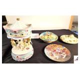 CHINA CAROUSEL- BATTERY OPERATED - VERY DECORATIVE MERRY-GO-ROUND WITH JEWELS - 1994 BRADFORD EXCHANGE CAROUSEL DAYDREAMS "SWEPT AWAY" MUSICAL PLATE - PLATE #D11123 - WORKS - 3D CAROUSEL HORSE PLATE -