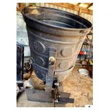 THREE WHEELER SEED SOWER FIBERGLASS - 12 VOLT - (IMP. SHED)