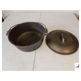 IRON DUTCH OVEN - LID AND VAIL - 10 1/4 - 8 - (TRAILER)