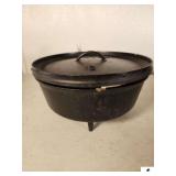 LODGE #12 DUTCH OVEN IN CARRYING CASE 4" DEEP - CAMP DUTCH OVEN - (GARAGE)