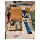 LIVESTOCK SUPPLIES Y-TEX ULTRA TAGGER PLUS - RALGRO PELLET INJECTOR - TWO TAGGING GUNS - ADDITIONAL PARTS FOR INJECTOR - TUBES - PLASTIC TACKLE BOX - NEEDLES - FEW TAGS - NUMEROUS NEEDLES - SOME MEDIC