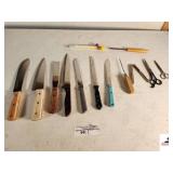 BUTCHER CARVING KNIVES - CHEF DELIGHT SIGNED R.C. STAINLESS - CHEF DELIGHT CHEF KNIFE - WILTON CAKE KNIFE - WHITEHALL STAINLESS SIGNED R. T. C. HEAVY BUTCHER KNIFE - ALUMINUM RTC KNIFE - SERRATED KNIF