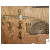 ANTIQUE STEEL SINGLE TREE ONE HOOK IS BROKEN - METAL IMPLIMENT SEAT - BOTTOM IS RUSTY - (2) PLOW CONNECTORS - (2) HAND FORGED YOKE RINGS FOR SINGLE TREE - 2 PLY CONNECTORS - 2 VINTAGE HORSE DRAWN PLOW