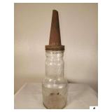 MARQUTTE MANUFACTURING CO OIL BOTTLE ST. PAUL, MINN. - 1 LIQUID QUART - METAL SPOUT IS RUSTY - (GARAGE)