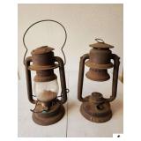 (2) ANTIQUE OIL LANTERNS ONE WITH GLASS CHIMNEY - COLD BLAST - MADE IN USA - RUSTY - OTHER LANTERN HAS NO GLASS - LOUISVILLE, KY (TRAILER)