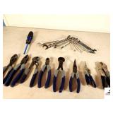 WRENCHES -SCREWDRIVER SET - 1/4" TO 7/8" - 8 KOBALT CHROME PLIERS - (GARAGE)