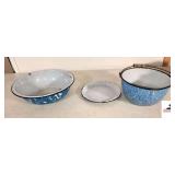 AQUA BLUE & WHITE SWIRL GRANITEWARE 12" BOWL BASIN (FEW CHIPS) - SMALL PLATE (CLIPS) & BLUE SWIRL GRANTEWARE BUCKET WITH VAIL HANDLE (NW BEDROOM)