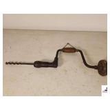 VINTAGE HAND DRILL RATCHED BIT BRACE WITH WOOD HANDLE - ONE BIT - (GARAGE)