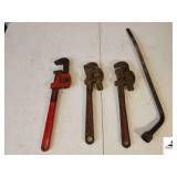 3 PIPE WRENCHES TIRE WRENCH (TRAILER)
