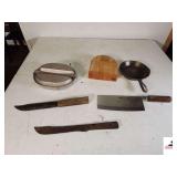 JOYCE CHEN STAINLESS STEEL MEAT CLEAVER ARMY US REGAL 1966 DSA-4-0A2661-TR530 MESS KIT - 6 1/2 IN IRON SKILLET - WOOD CHOPPING BLOCK - 2 VINTAGE BUTCHER KNIVES - ONE HAS HANDLE MISSING - KEEN CUTTER F