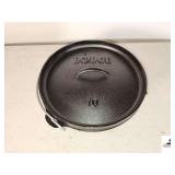 LODGE SEASONED CAMP DUTCH OVEN NO. 10 3 FEET AT BOTTOM OF BASE - WITH LID - 3" DEEP - (GARAGE)