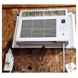 GE 110 WINDOW AIR CONDITIONER-WORKS BUYER TO REMOVE FROM WALL (OFFICE)