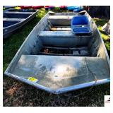 LOWES ALUMINUM BOAT 16" - 48" BOTTOM - 21.5" SIDES - LIVE WELL IN CENTER SEAT - ONE STATIONARY SEAT - ALUMINUM - BEEN IN WATER, NEEDS CLEANING-