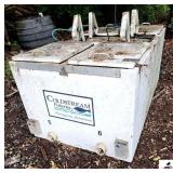 COLDSTREAM FISHERIES INC MINNOW BOX 4 COMPARTMENTS - FIBERGLASS EXTERIOR - NEEDS CLEANING - HAS BEEN STORED - (OUTSIDE)