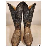 PAIR OF MENS COWBOY BOOTS - STYLE 251567160 - SIZE 10 1/2 - LEATHER FOOT - BALANCE MANMADE MATERIALS  - MADE USA  - WORN SPOTS ON TOP OF BOOT