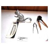 ALUMINUM SQUIRREL NUT CRACKER - HAND NUT CRACKERS - NUT CRACKER WITH 2 PICKS  - CRAW CLAW SQUEEZER