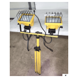 TWIN HEAD HALOGEN PORTABLE  WORK LIGHT- 500 WATT HALOGEN BULBS-