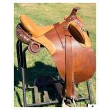 AUSTRALIAN STOCK STYLE SADDLE- HORN- FRONT GIRTH ONLY- LEATHER IS GOOD- HAS SOME USE SPOTS- HOLES IN FABRIC UNDERNEATH- ALUMINUM STIRRUPS-