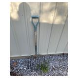 10-tine pitchfork