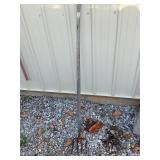 4 tine fork tool