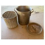 Aluminum pot, lid, and strainer